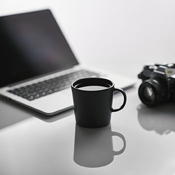 邪恶h全彩漫画少女里番肉番,少女的禁忌诱惑之旅